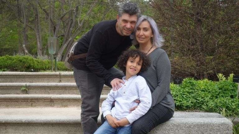 familia practicando la crianza positiva